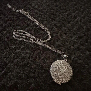 NWOT essential oil necklace